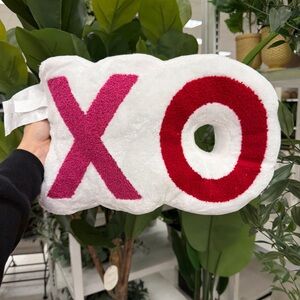 Target Bullseye XO Pillow / Target Bullseye Valentines Pillow